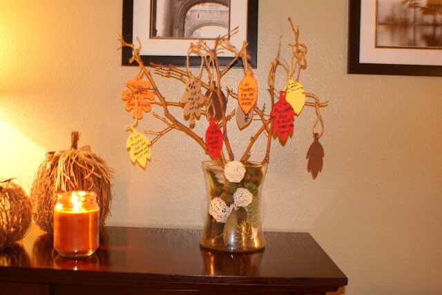 thanksgiving table decor with tree