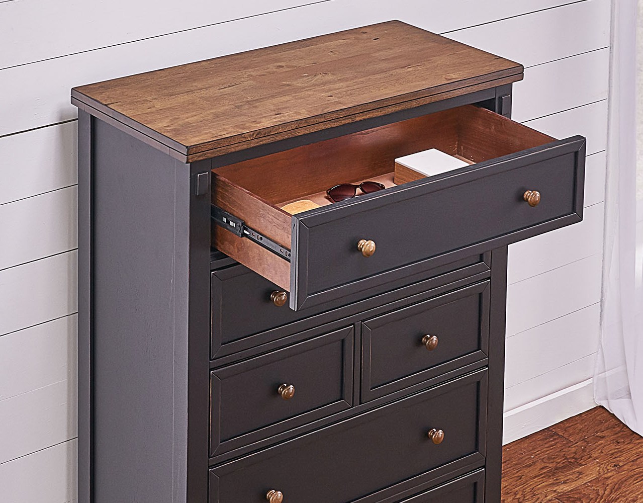 A AMERICA Stormy Ridge Chest