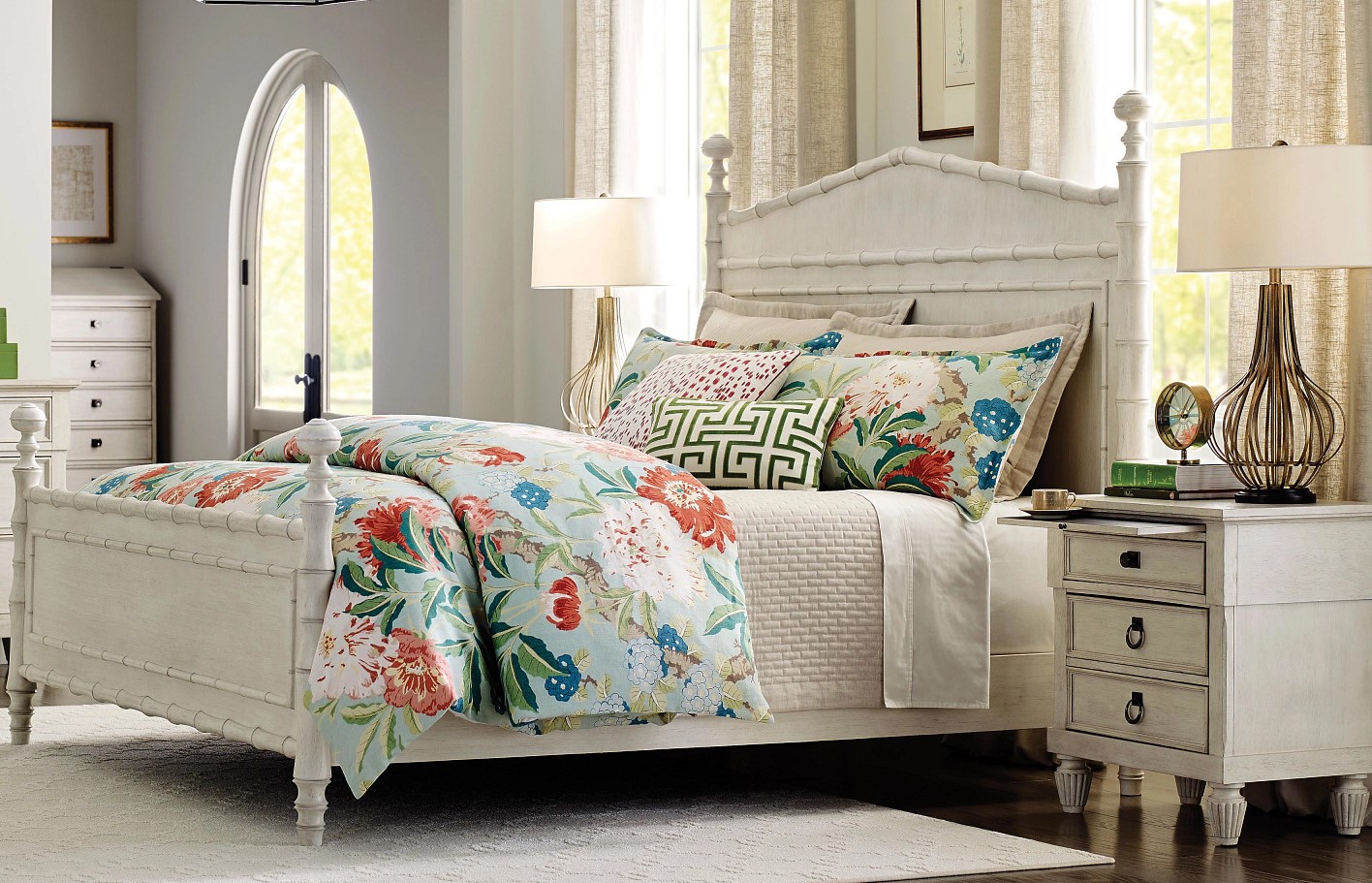 American Drew Vida White 2pc Bedroom Set With Cal King Bed