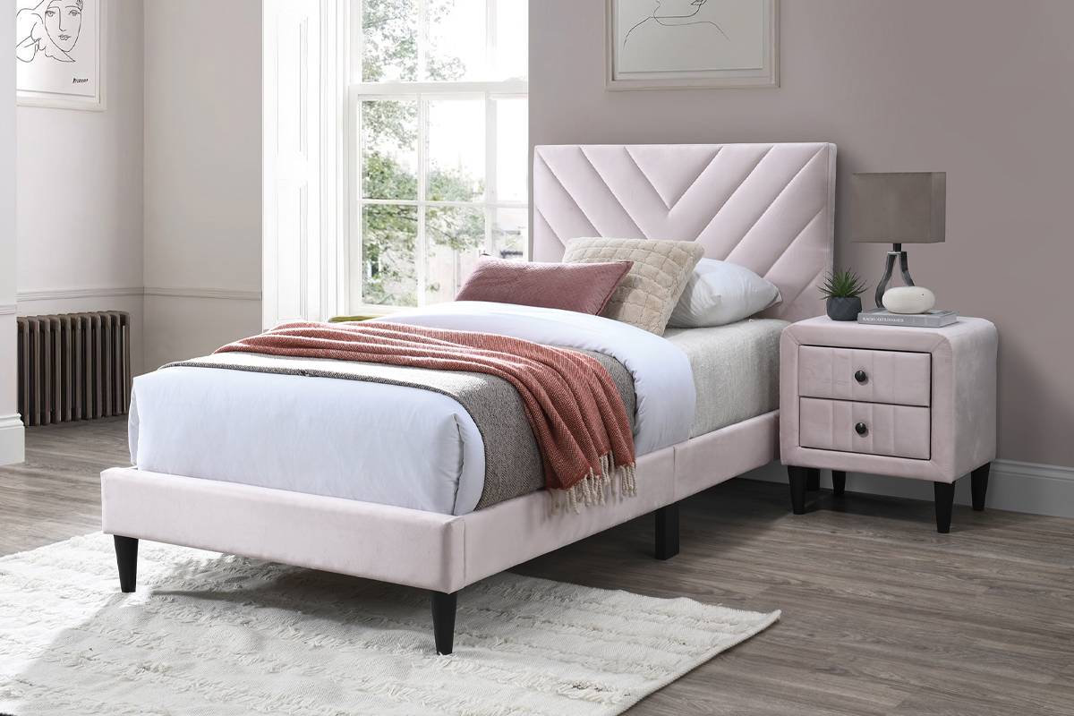 Poundex Light Pink 2pc Kids Bedroom Set With Full Bed