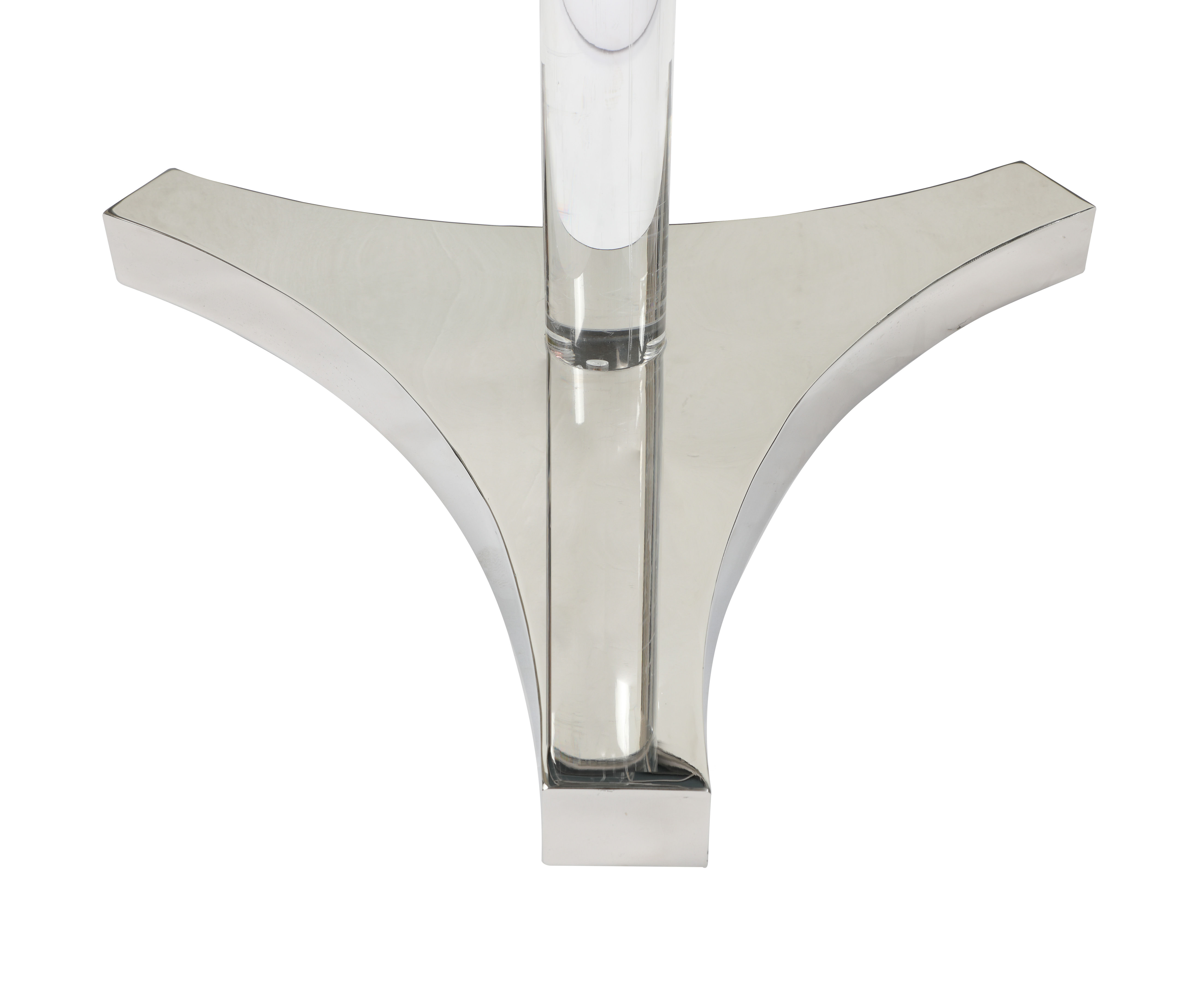 Curved Triangular Base