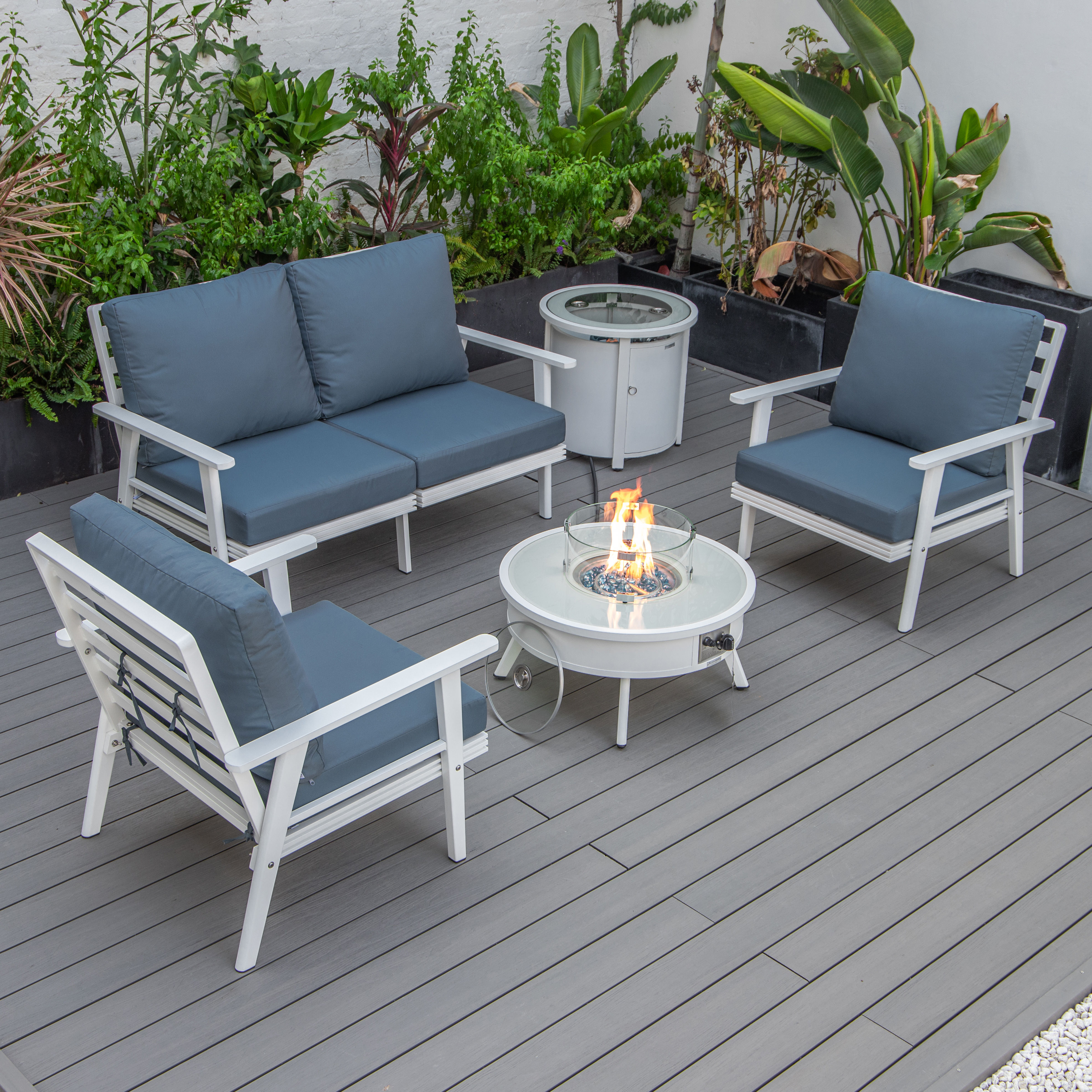 LeisureMod Walbrooke Navy Blue White Patio Conversation 4pc Seating Set Rou...