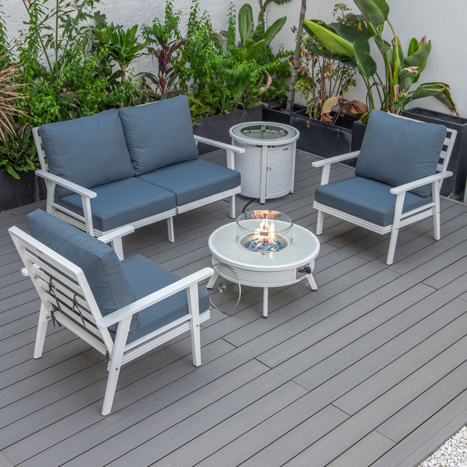LeisureMod Walbrooke Navy Blue White Patio Conversation 4pc Seating Set Rou...