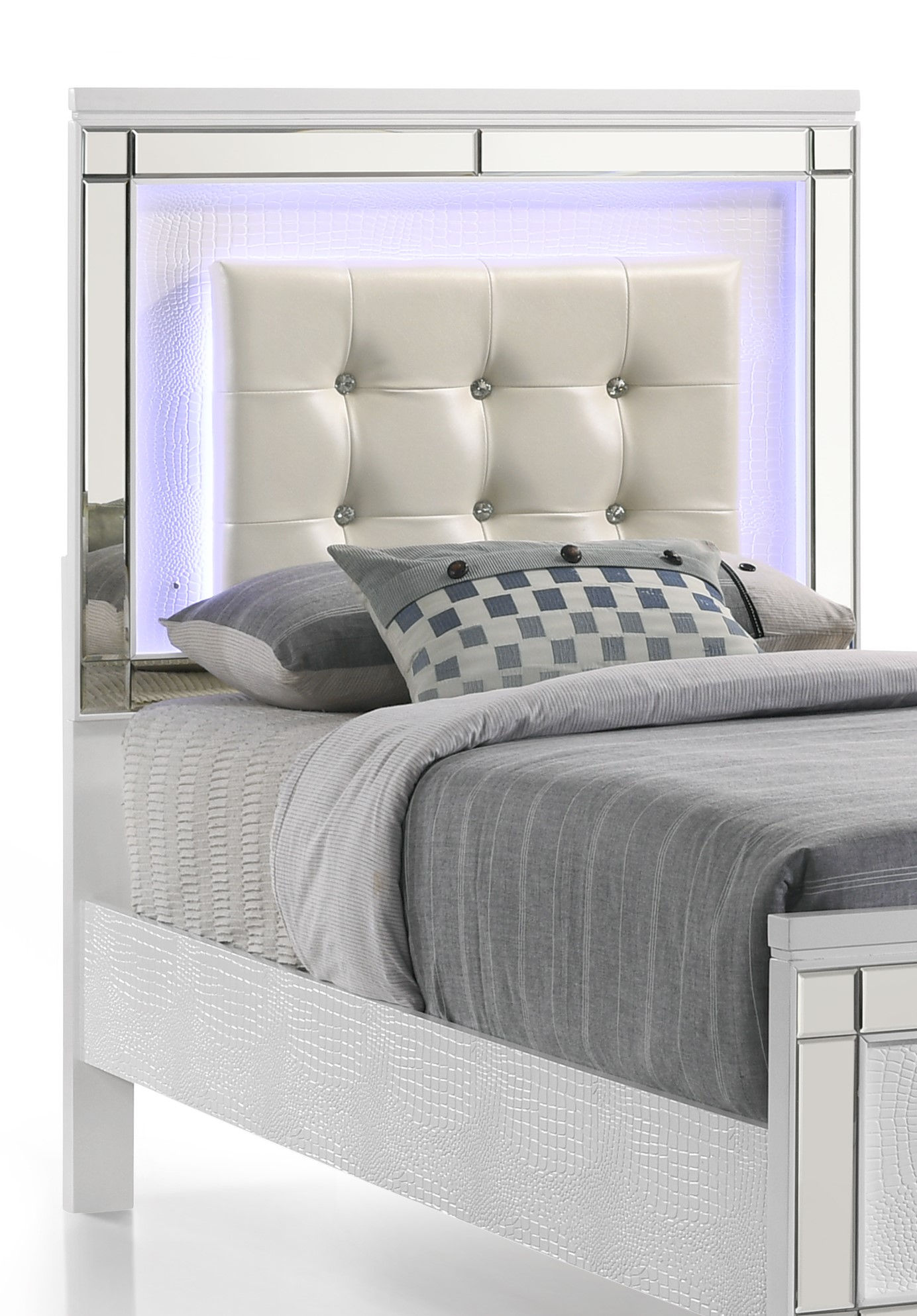 Valentino 3/3 T Headboard - White