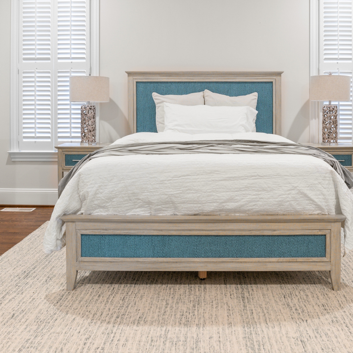 Sea Winds Ocean Isles Blue Ivory 2pc Bedroom Set With Queen Bed